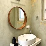 Aphrodite's Apartman *