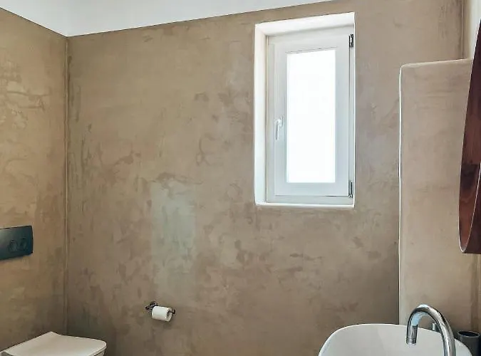 Aphrodite's * Ambelas