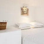 Aphrodite's Apartment Ampelas